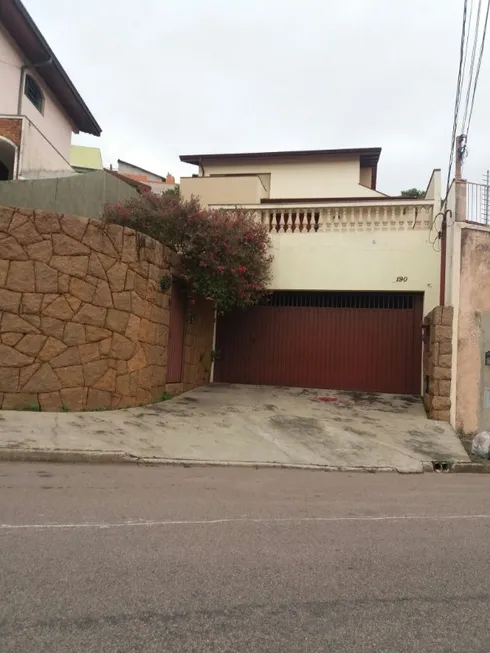 Foto 1 de Sobrado com 4 Quartos à venda, 215m² em Jardim Pacaembú, Jundiaí