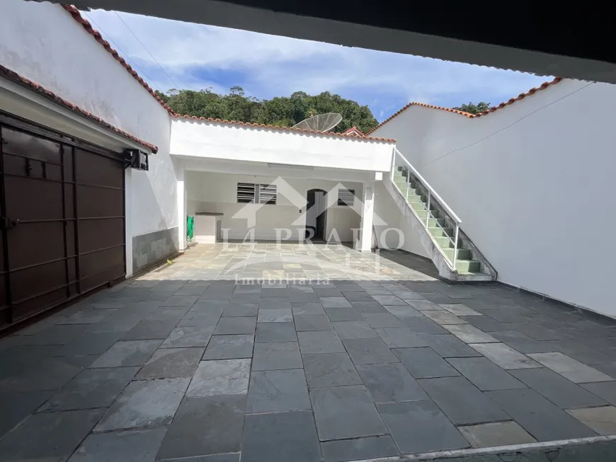 Foto 1 de Casa com 4 Quartos à venda, 255m² em Vila Militar, Petrópolis