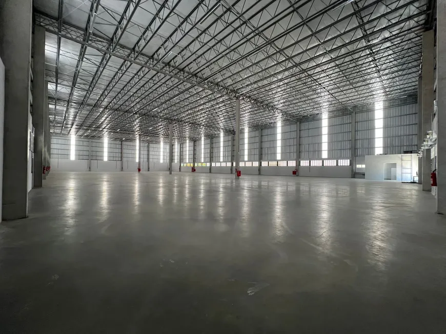 Foto 1 de Galpão/Depósito/Armazém para alugar, 2200m² em Civit II, Serra