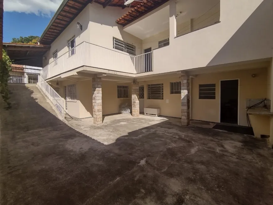 Foto 1 de Casa com 3 Quartos à venda, 209m² em Caiçaras, Belo Horizonte