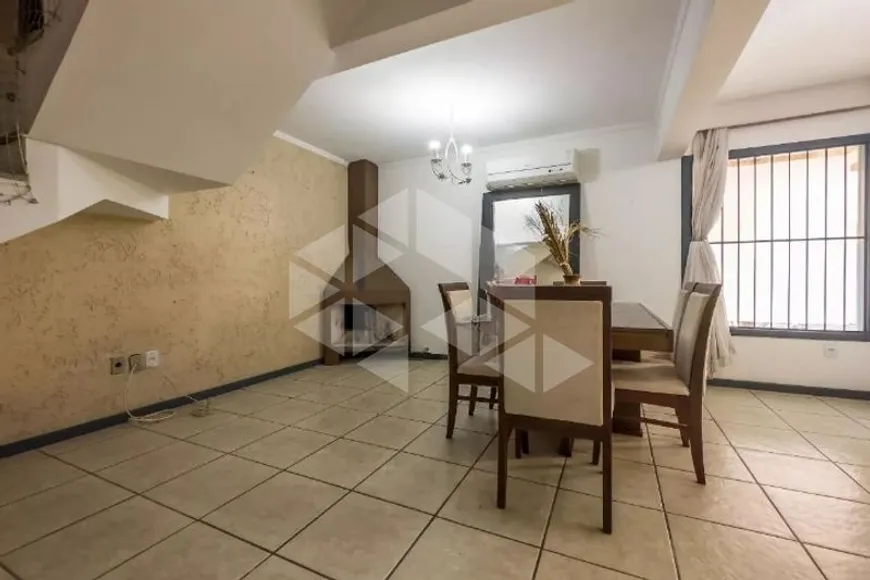 Foto 1 de Casa de Condomínio com 3 Quartos para alugar, 196m² em Vila Assunção, Porto Alegre