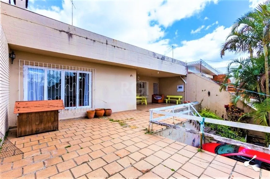 Foto 1 de Casa com 3 Quartos à venda, 231m² em Jardim Itú Sabará, Porto Alegre