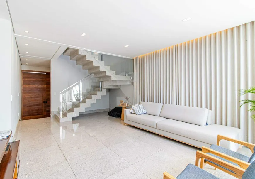 Foto 1 de Casa com 3 Quartos à venda, 309m² em Portal Do Sol, Contagem