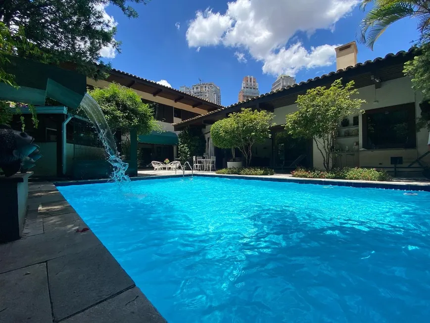 Foto 1 de Casa com 4 Quartos à venda, 900m² em Jardim Luzitânia, São Paulo