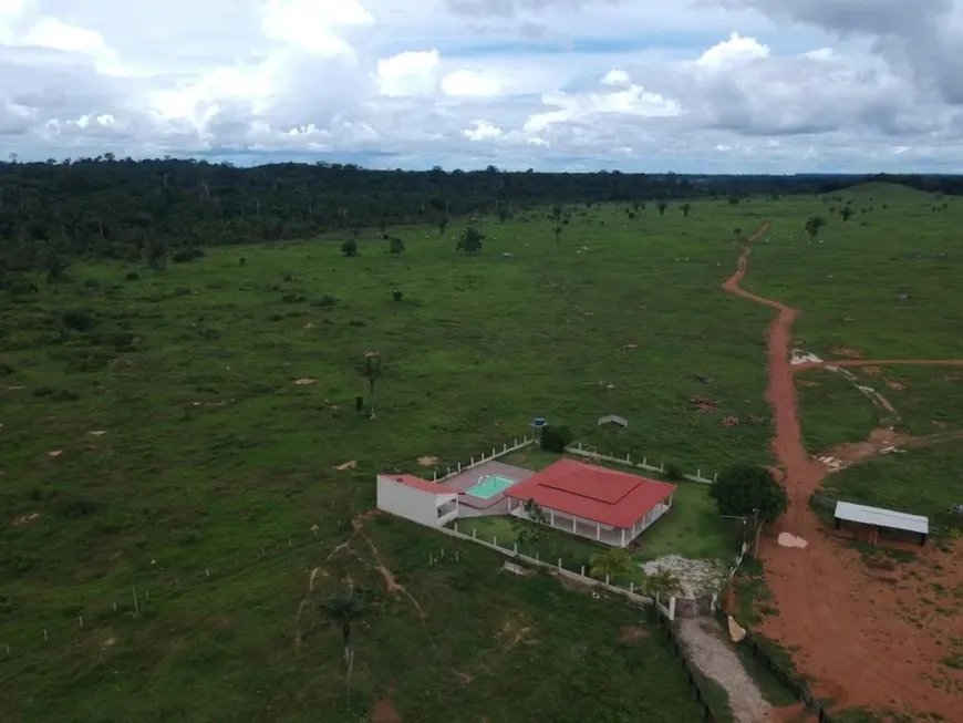 Foto 1 de Fazenda/Sítio com 3 Quartos à venda, 200m² em Centro, Candeias do Jamari