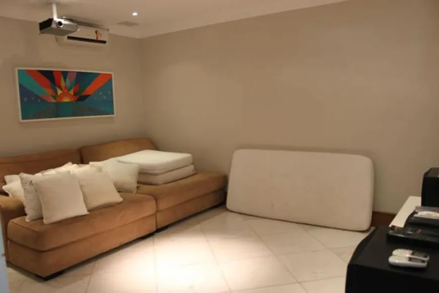 Foto 1 de Casa de Condomínio com 4 Quartos à venda, 470m² em Busca-Vida, Camaçari