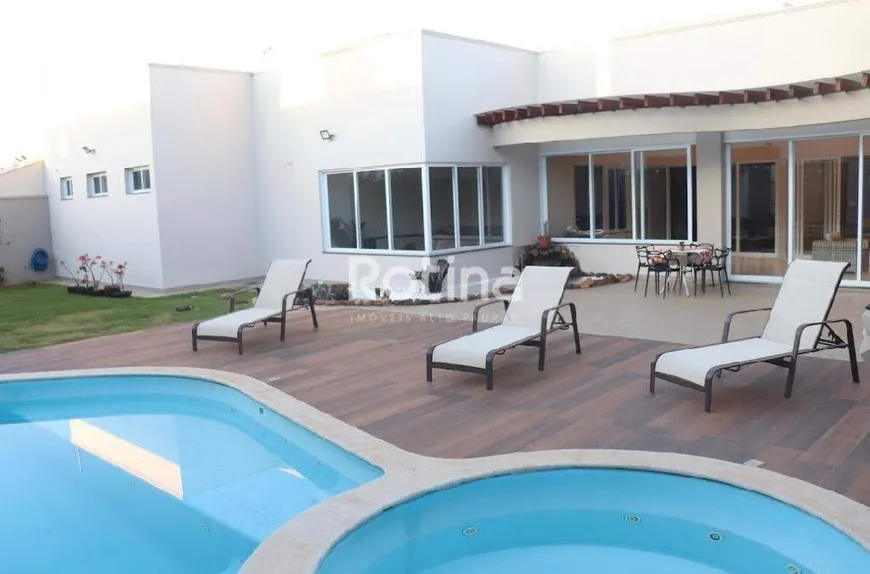 Foto 1 de Casa com 5 Quartos à venda, 750m² em Joquei Clube, Araguari
