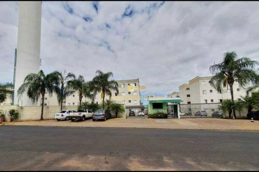 Foto 1 de Apartamento com 2 Quartos à venda, 49m² em Jardim Quitandinha, Araraquara