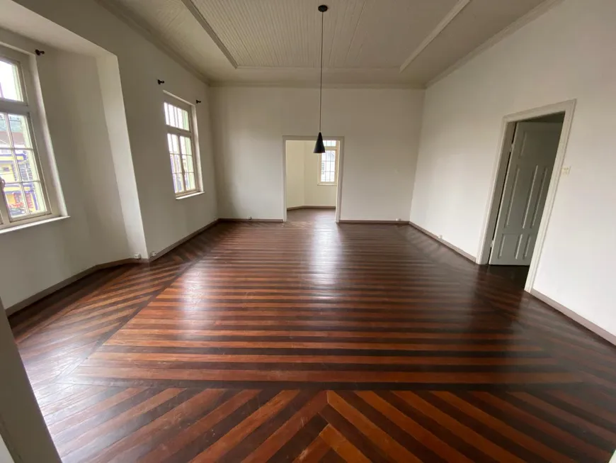 Foto 1 de Apartamento com 2 Quartos para alugar, 150m² em Centro, Joinville