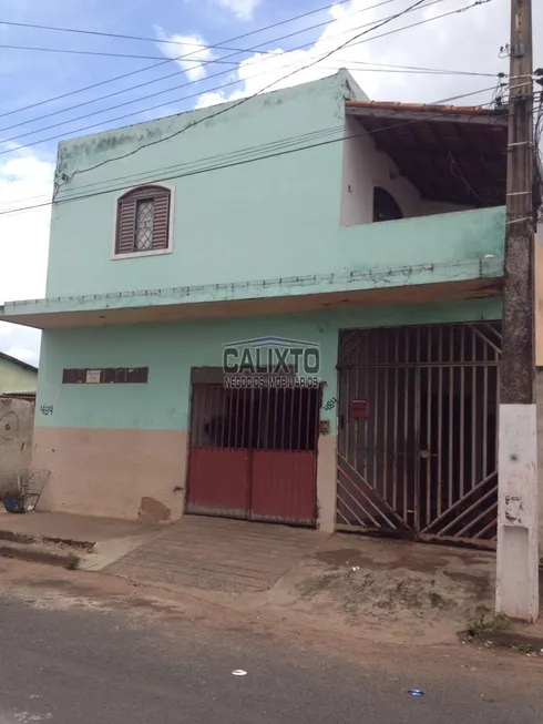 Foto 1 de Sobrado com 3 Quartos à venda, 110m² em Jardim Canaã, Uberlândia