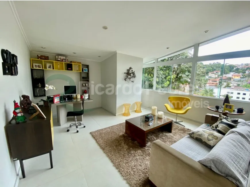 Foto 1 de Casa de Condomínio com 6 Quartos à venda, 553m² em Braunes, Nova Friburgo