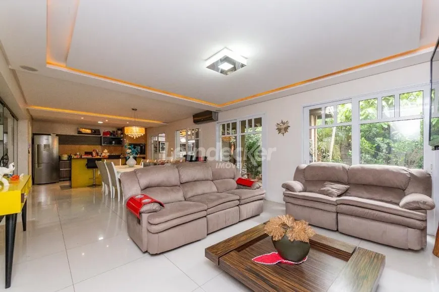 Foto 1 de Casa de Condomínio com 4 Quartos à venda, 447m² em Jardim Carvalho, Porto Alegre