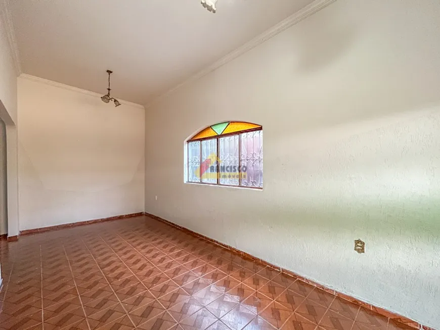 Foto 1 de Casa com 3 Quartos à venda, 224m² em Danilo Passos, Divinópolis