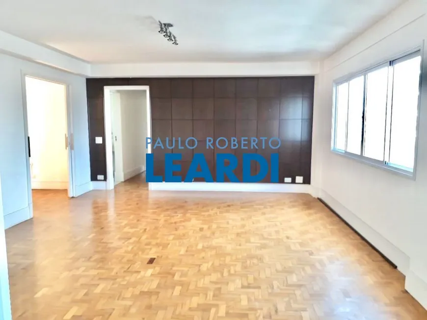 Foto 1 de Apartamento com 2 Quartos para venda ou aluguel, 180m² em Itaim Bibi, São Paulo