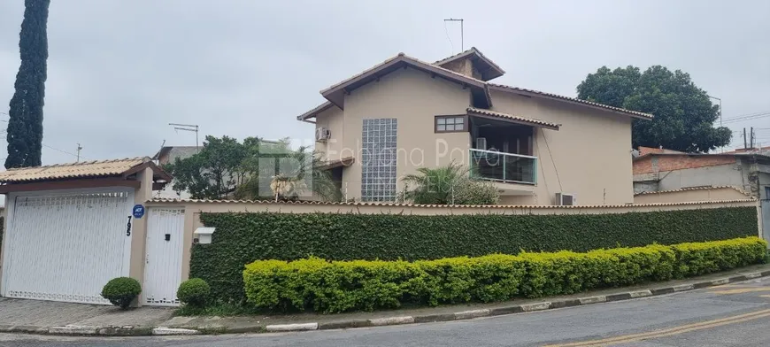 Foto 1 de Casa com 3 Quartos à venda, 283m² em Jardim Leika, Arujá