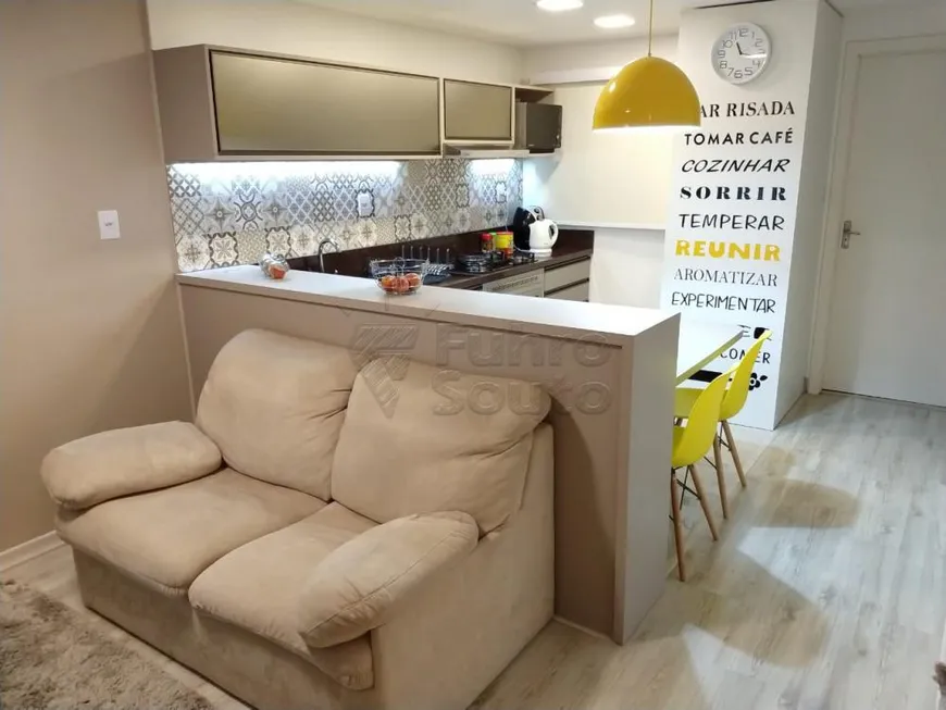 Foto 1 de Apartamento com 2 Quartos à venda, 54m² em Três Vendas, Pelotas