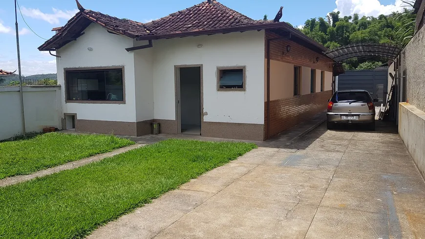 Foto 1 de Casa com 3 Quartos à venda, 580m² em Retiro, Nova Lima