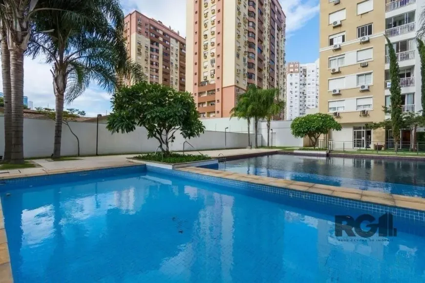 Foto 1 de Apartamento com 2 Quartos à venda, 61m² em Vila Ipiranga, Porto Alegre