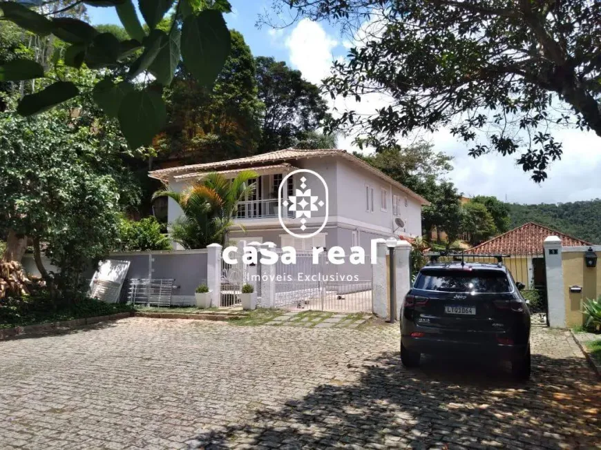 Foto 1 de Casa com 3 Quartos à venda, 256m² em Nogueira, Petrópolis