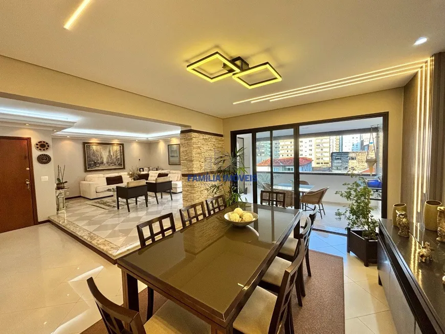 Foto 1 de Apartamento com 3 Quartos à venda, 200m² em Embaré, Santos