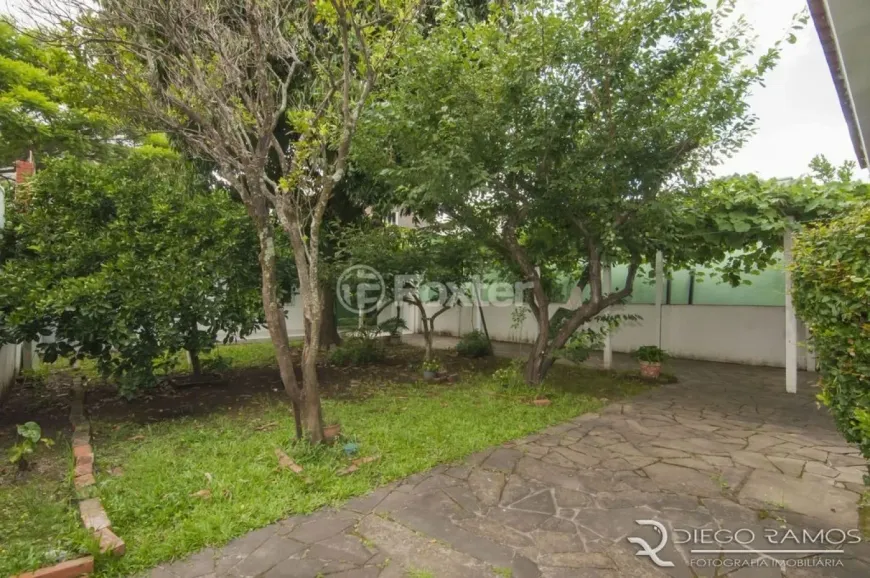 Foto 1 de Lote/Terreno com 1 Quarto à venda, 112m² em Teresópolis, Porto Alegre