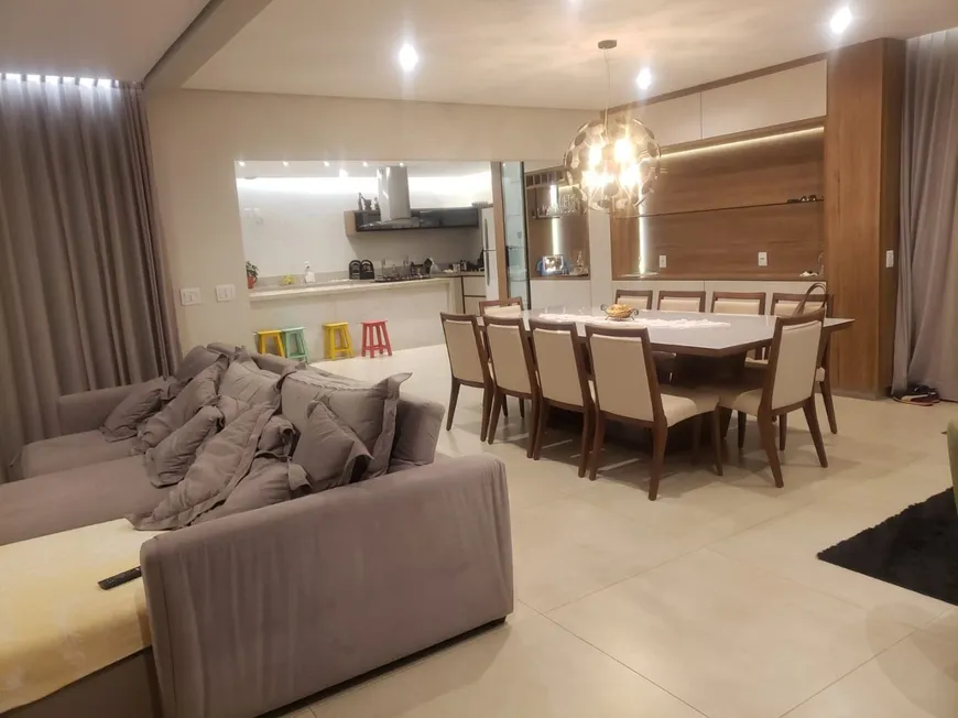 Foto 1 de Casa de Condomínio com 4 Quartos à venda, 185m² em Umuarama, Uberlândia