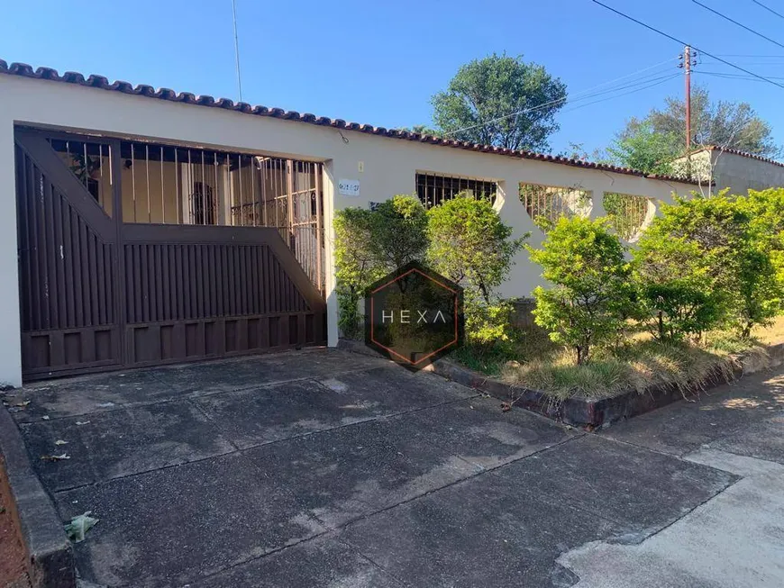 Foto 1 de Casa com 3 Quartos à venda, 228m² em Jardim Presidente, Goiânia