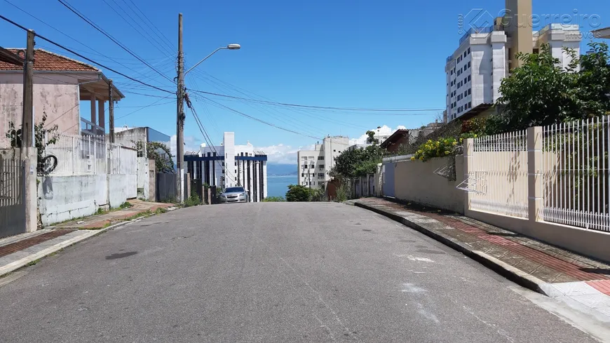 Foto 1 de Casa com 8 Quartos à venda, 190m² em Agronômica, Florianópolis