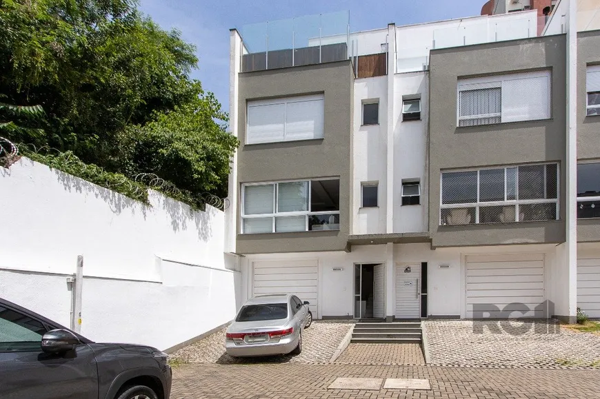 Foto 1 de Casa de Condomínio com 2 Quartos à venda, 221m² em Glória, Porto Alegre