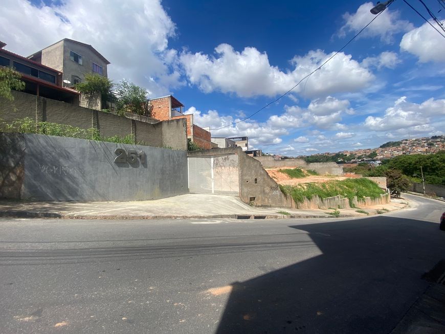 Foto 1 de Lote/Terreno à venda, 727m² em Ouro Minas, Belo Horizonte