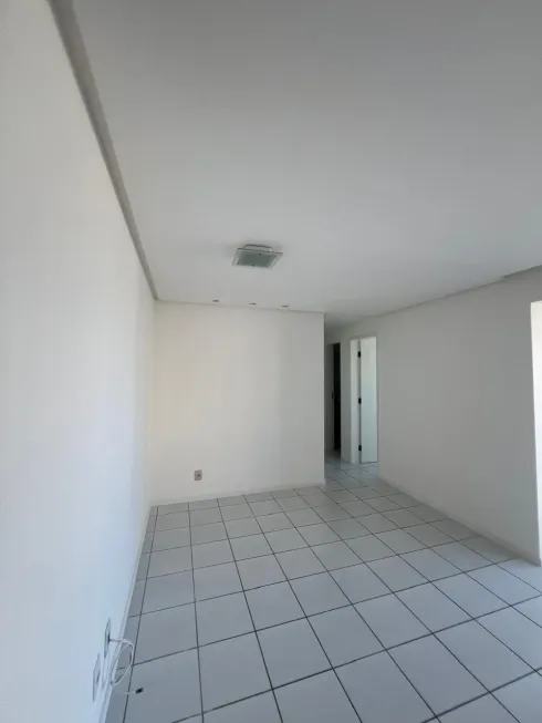 Foto 1 de Apartamento com 3 Quartos para alugar, 54m² em Buraquinho, Lauro de Freitas
