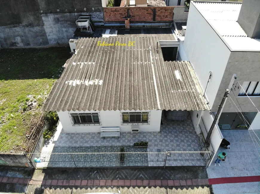 Foto 1 de Casa com 2 Quartos à venda, 243m² em Centro, Balneário Camboriú