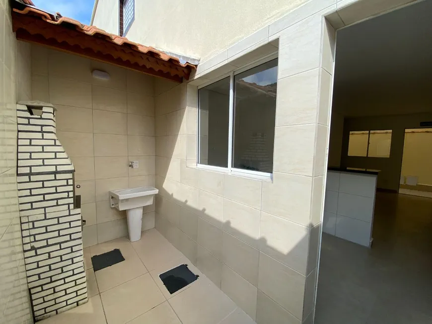 Foto 1 de Casa de Condomínio com 2 Quartos à venda, 49m² em Mirim, Praia Grande