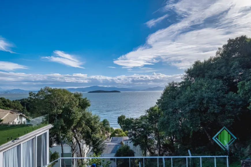 Foto 1 de Casa de Condomínio com 5 Quartos à venda, 384m² em Sambaqui, Florianópolis