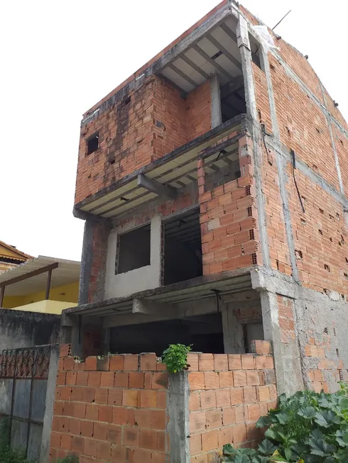 Foto 1 de Casa de Condomínio com 2 Quartos à venda, 130m² em Marechal Hermes, Rio de Janeiro