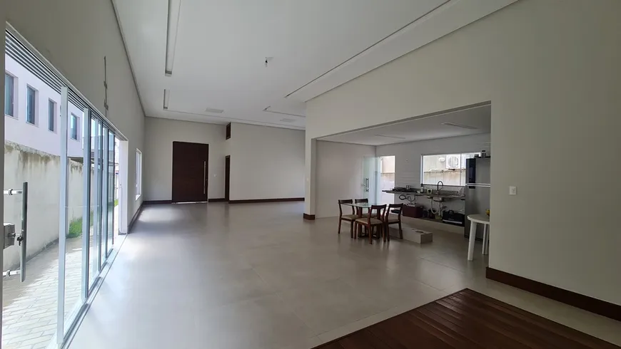 Foto 1 de Casa de Condomínio com 5 Quartos à venda, 238m² em Vilas do Atlantico, Lauro de Freitas