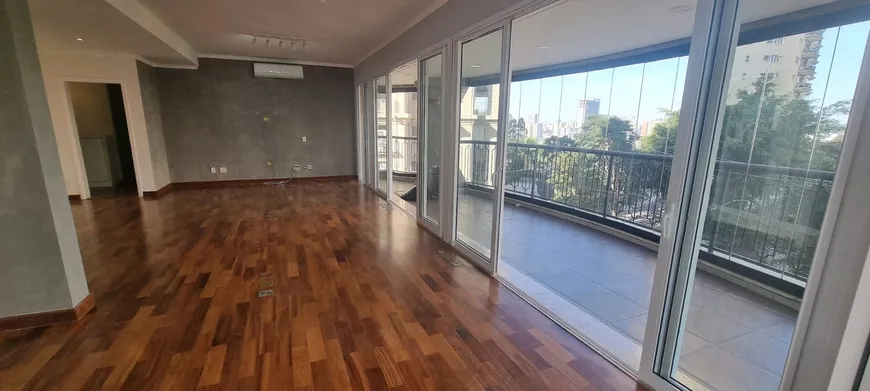 Foto 1 de Apartamento com 4 Quartos para alugar, 235m² em Panamby, São Paulo