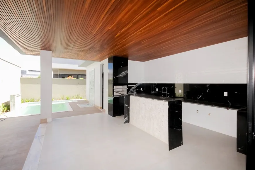 Foto 1 de Casa de Condomínio com 4 Quartos à venda, 218m² em PORTAL DO SOL GREEN, Goiânia