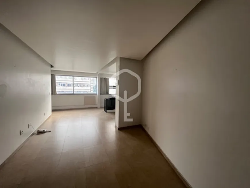 Foto 1 de Apartamento com 2 Quartos à venda, 50m² em Leblon, Rio de Janeiro