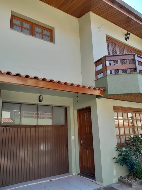 Foto 1 de Sobrado com 3 Quartos à venda, 145m² em Cinquentenário, Caxias do Sul