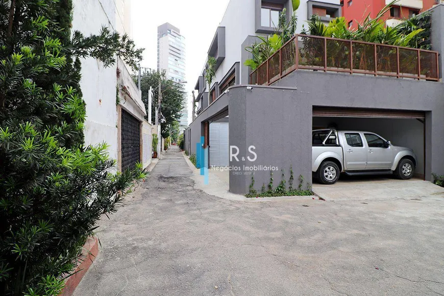 Foto 1 de Casa com 3 Quartos à venda, 250m² em Vila Olímpia, São Paulo