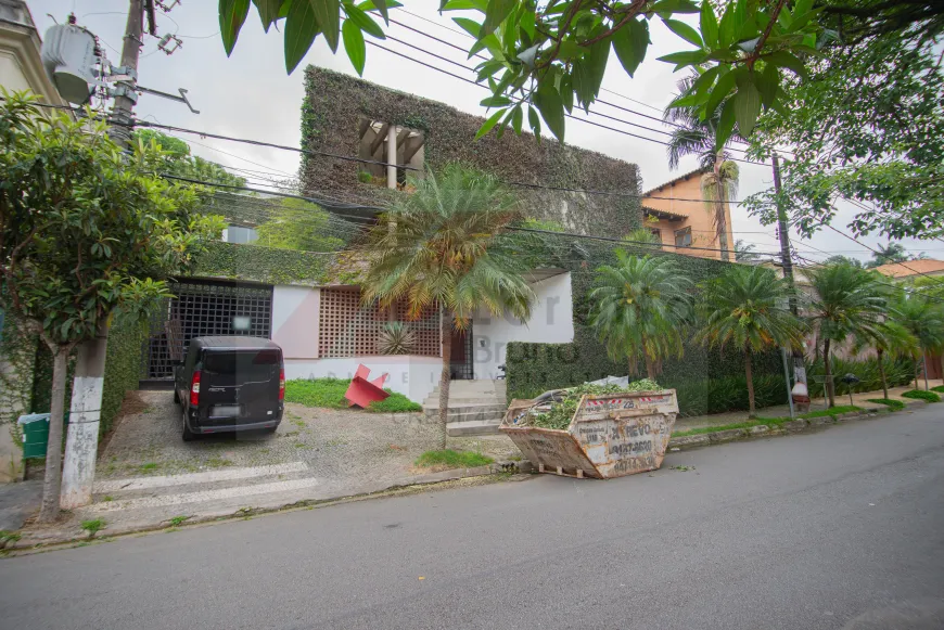 Foto 1 de Casa com 3 Quartos à venda, 700m² em Jardim Guedala, São Paulo