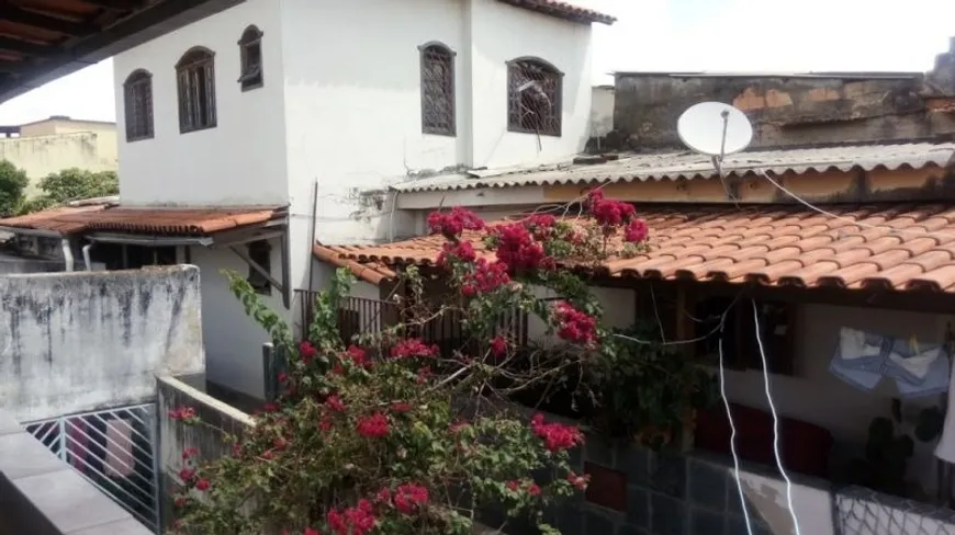 Foto 1 de Casa com 8 Quartos à venda, 300m² em Cachoeirinha, Belo Horizonte