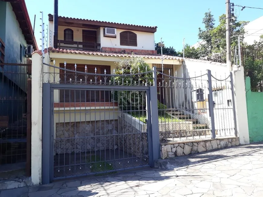 Foto 1 de Casa com 3 Quartos à venda, 185m² em Santo Antônio, Porto Alegre