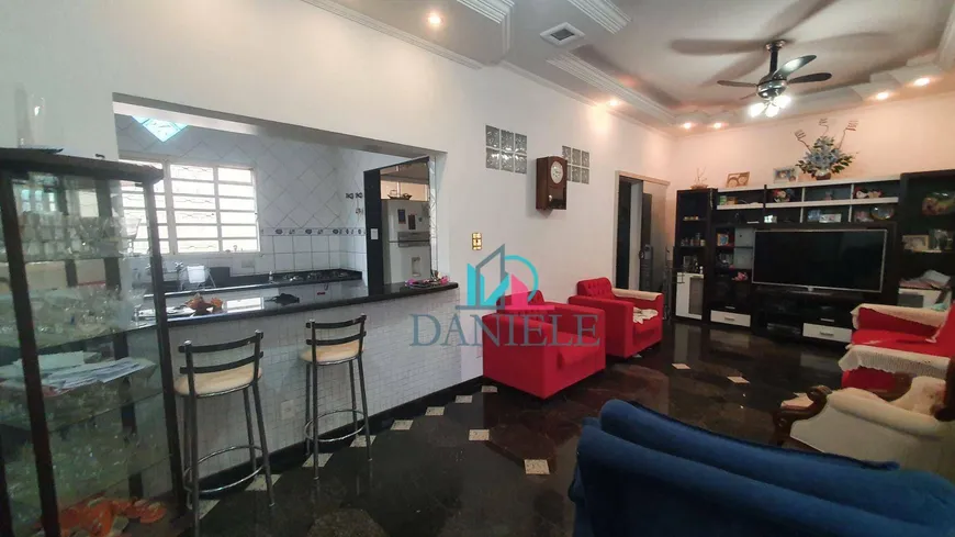 Foto 1 de Casa com 3 Quartos à venda, 159m² em Centro, Araraquara