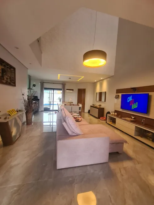 Foto 1 de Casa de Condomínio com 3 Quartos à venda, 225m² em Cezar de Souza, Mogi das Cruzes