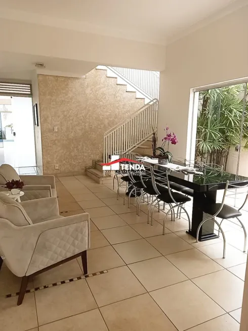 Foto 1 de Sobrado com 4 Quartos à venda, 481m² em Residencial Paraiso, Franca