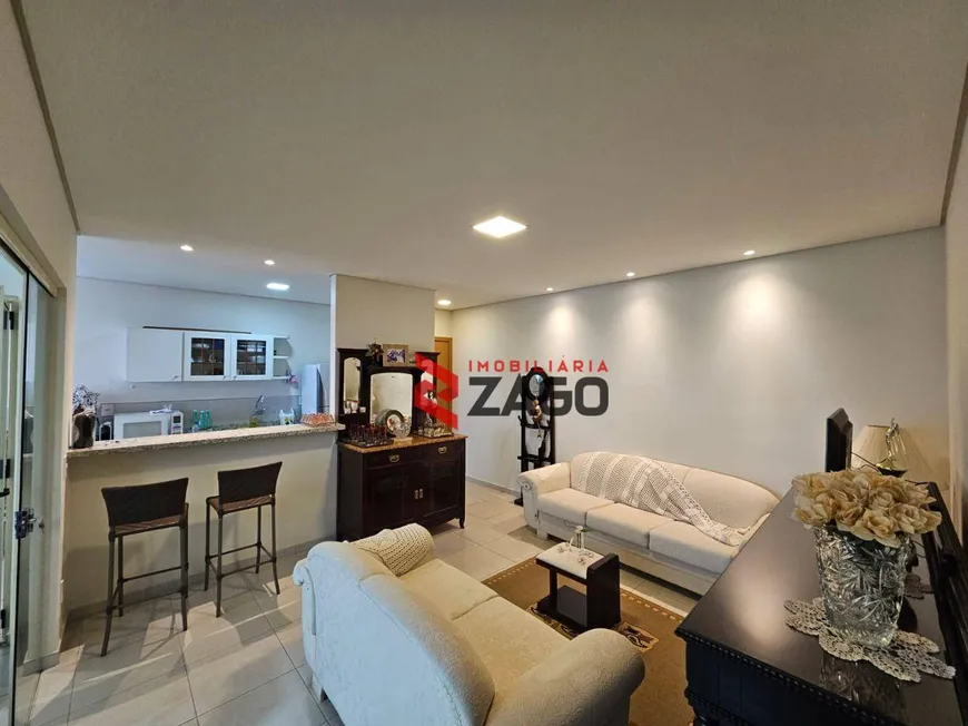 Foto 1 de Apartamento com 3 Quartos à venda, 96m² em Mercês, Uberaba