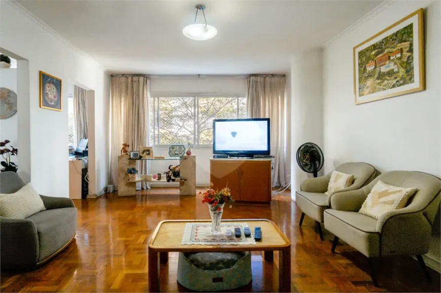 Foto 1 de Apartamento com 3 Quartos à venda, 232m² em Higienópolis, São Paulo