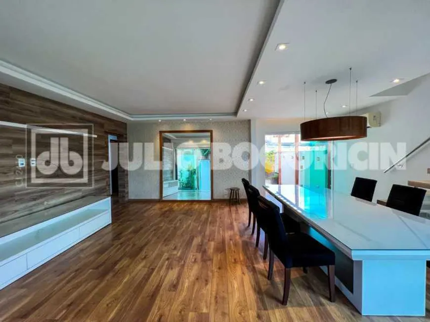 Foto 1 de Casa de Condomínio com 4 Quartos para alugar, 333m² em Pechincha, Rio de Janeiro